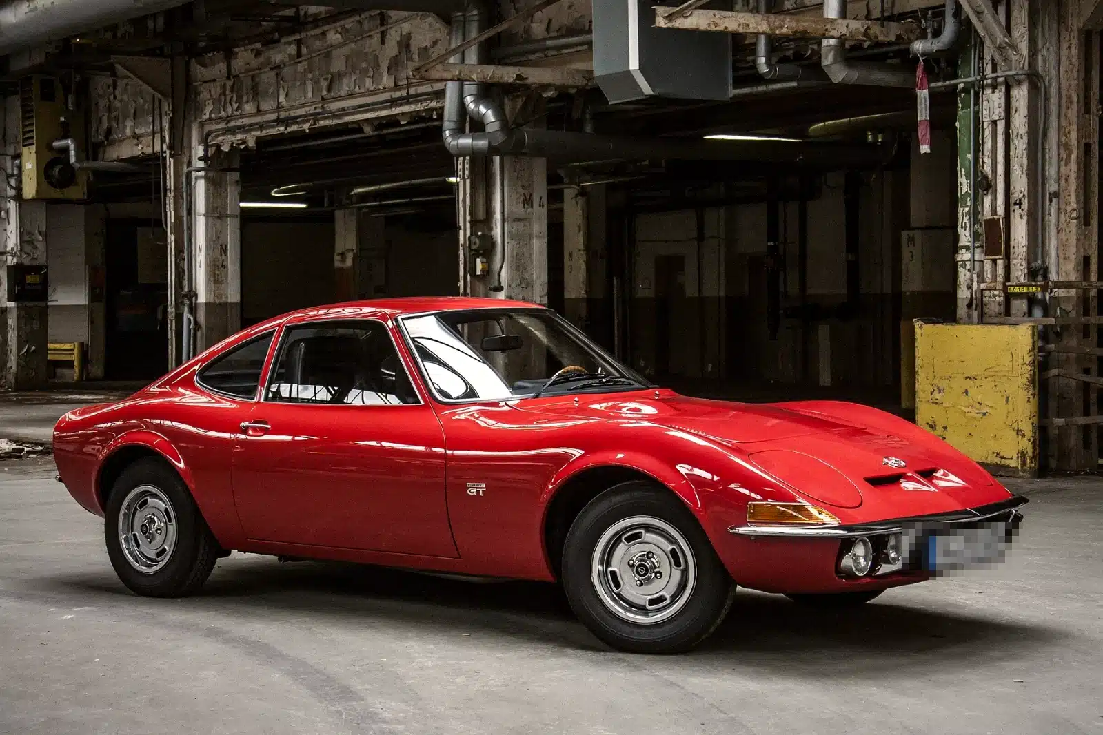 Klassisches Sportcoupé in einer Halle – Oldtimerbewertung durch PRÜV